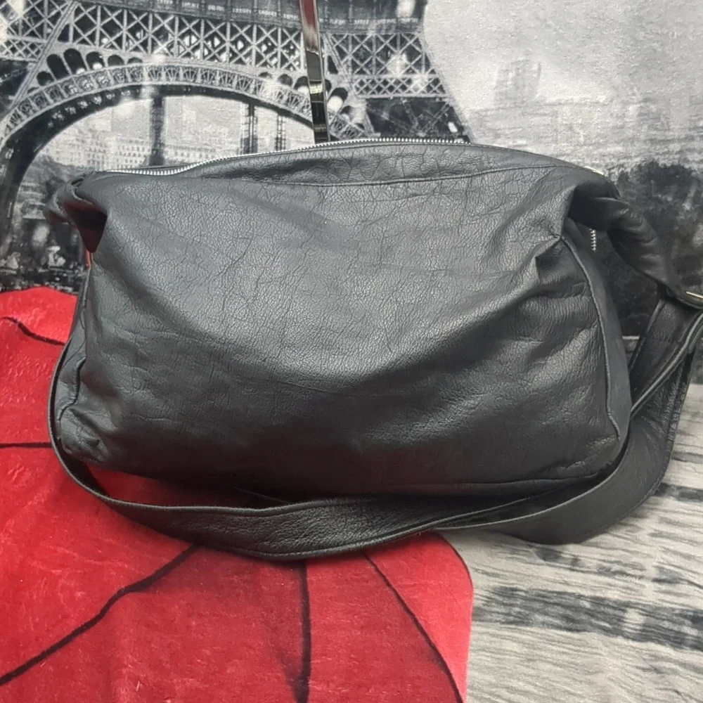 Pele Che Coco Black Leather Bag